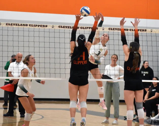 Knights fall, Clippers sweep to repeat